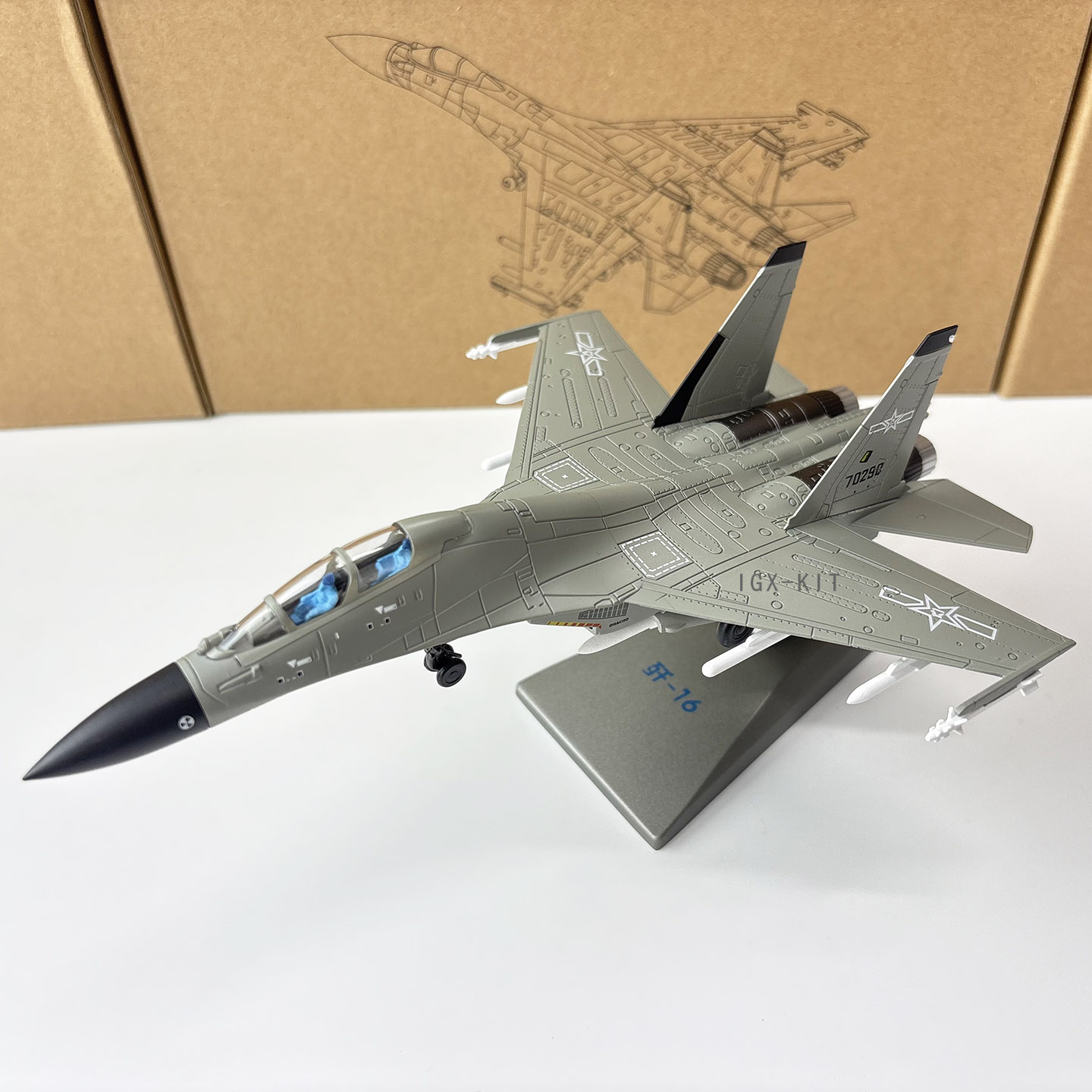 مقياس 1:100 سلاح الجو الصيني J - مراجعة Model Kit Simulator وسعره